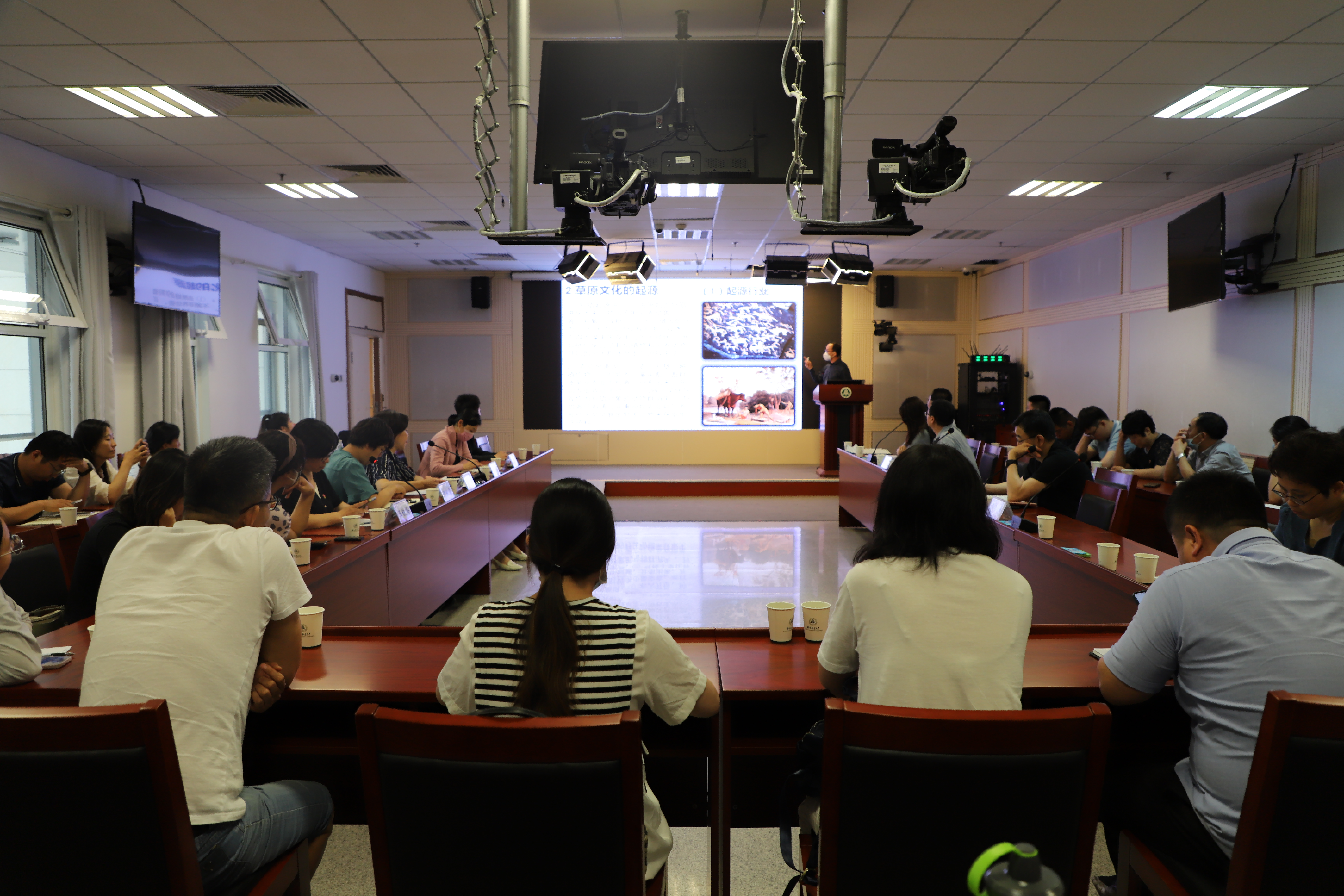 院长董世魁讲党课 (1).png