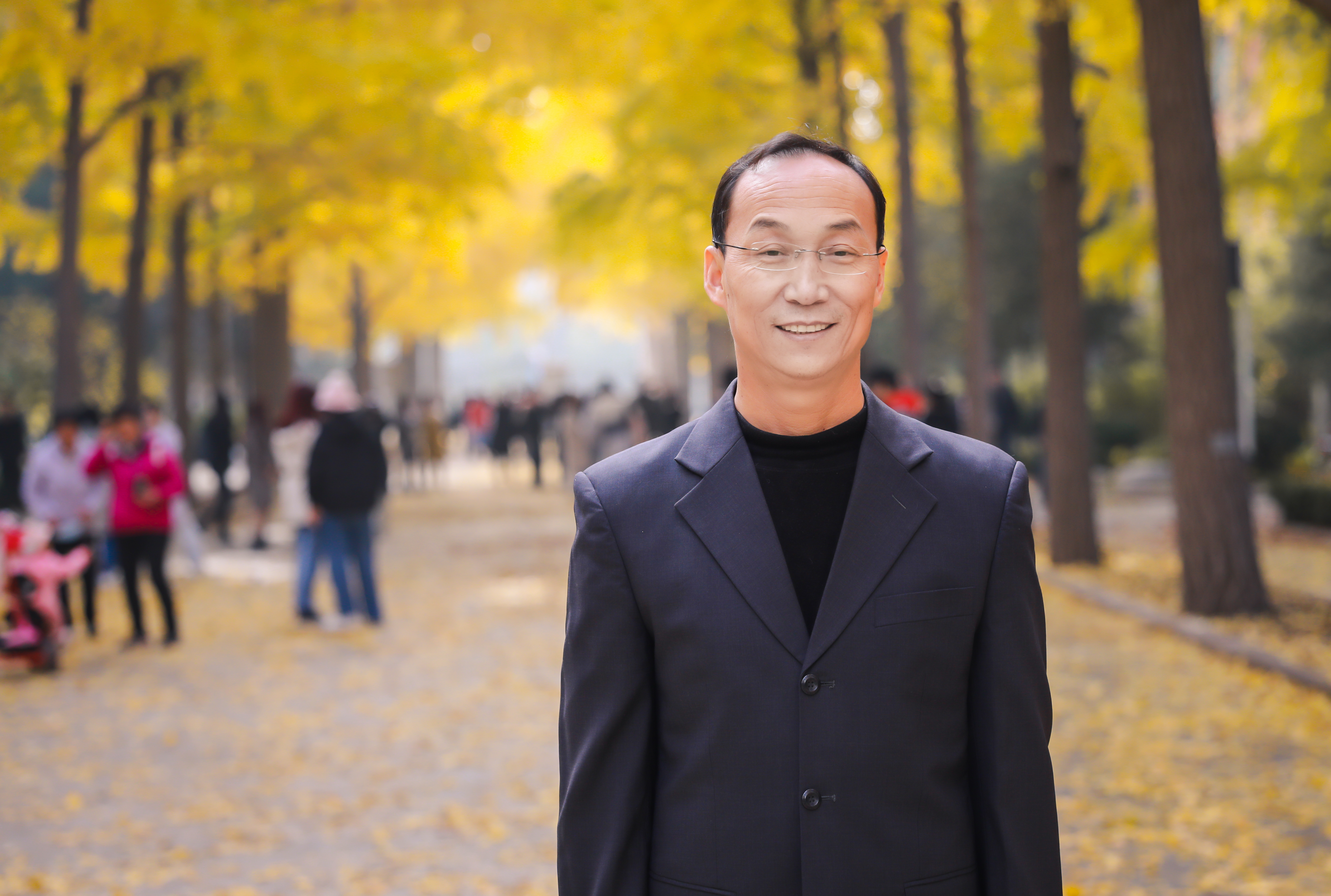 银杏大道单人照.jpg